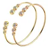 Pulsera Abierta Elegante y con Estilo con Circonita Dorada e Incrustaciones en Ambos Extremos, Estilo de Lujo Ligero y Sencillo, Venta Directa del Fabricante, Compra al por Mayor