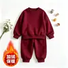 Conjunto básico de dos piezas para niños estilo coreano, color liso, con forro polar en la sudadera y pantalones largos de cintura elástica, disponible en varios colores, un conjunto cálido para otoño/invierno