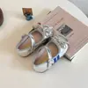 Sapatos Pequenos de Couro com Laço para Crianças 2025 Primavera e Outono Sapatos para Meninas Moda para Bebês Sapatos de Princesa com Solado Macio Tendência