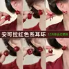 Pinzas para Orejas Retro Rojas en Forma de Corazón para Mujer 2026 Nuevo Estilo Caliente Pendientes Elegantes de Lujo Ligero Pendientes de Moda y Versátiles
