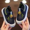 Sapatos Casuais Infantis 2025 Novos Sapatos de Malha Voadora Antiderrapantes Sola Macia Sapatos de Bebê para Homens e Mulheres Slip-on Versáteis Sapatos de Malha Respirável