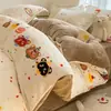Juego de Ropa de Cama Gruesa de Vellón de Leche de Invierno 2026 Nuevo Estilo Sábana de Franela Coral Fleece con Funda de Edredón Adicional de Vellón Juego de Tres Piezas