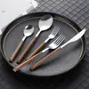 Acero inoxidable con veta de madera imitación, juego portátil de tres piezas para estudiantes: palillos de madera para alitas de pollo, tenedor y cuchara portugueses, caja de vajilla para exteriores