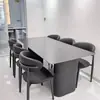 Mesa de comedor negra simple, acabado mate, adecuada para apartamentos pequeños, una mesa de comedor elegante y con estilo para uso doméstico