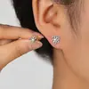 Brincos Pequenos Femininos Simples e Requintados Estilo Coreano com Flores de Zircônia Microincrustadas em Cobre, Presilhas de Orelha Femininas em Formato de Laço