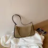 Bolsa de ombro retrô de luxo leve para mulheres, bolsa de ombro transversal versátil, bolsa de ombro de veludo fosco com retalhos, novo estilo de outono de 2026