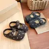 Pantuflas de Lunares para Niña 2026 Otoño Nuevo Estilo Pantuflas sin Cordones Pantuflas Antideslizantes para el Hogar de Bebé Pantuflas Peludas Estilo Coreano
