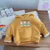 Moletom com capuz forrado de fleece infantil, estilo cartoon de inverno, design unissex moderno, bolsos grandes, peça de cima e agasalho da moda para bebês e crianças pequenas