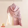Lenço de Seda de Amora com Toque de Luxo, Caixa de Presente para Idosos, Luxo Leve, Moderno, Lenço Estampado Versátil, Xale Longo de Presente
