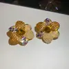 Pendientes de Flor de Perla Incrustados de Diamantes Estilo Palacio de la Aguja Plateada, Pendientes Elegantes Retro Exquisitos y Hermosos, Lujo Accesible y Pendientes de Gama Alta