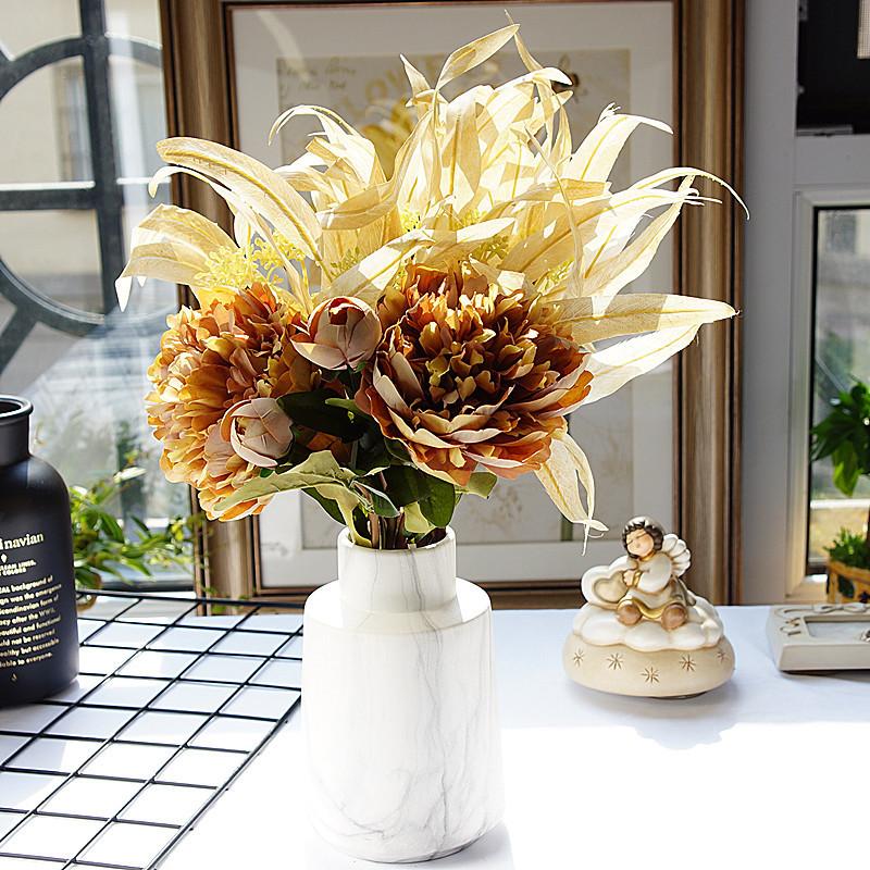 带果弯叶尤加利