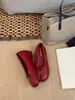 B10-2~Aumento da Altura Interna~Sapatos Femininos Mary Jane Retro Francês com Biqueira Dividida Modelo Novo 2026