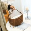 Bolsa de Axila Fashion e Versátil 2025 Nova Retrô Couro Nobuck Croissant Estilo Popular Quente Bolsa Transversal de Ombro Único