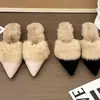 Pantuflas peludas de moda con tacón grueso para mujer, adecuadas para combinar con faldas, mules de felpa versátiles de punta estilo francés, nueva colección otoño/invierno 2026