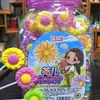 Paletas y Caramelos Duros en Varias Formas de Frutas para que los Niños Compartan Dulces y Den a sus Amigos Regalos Navideños. Puestos en la Puerta de la Escuela