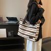 2025 Bolso de Hombro Nuevo Bolso de Mujer de Moda Más Fácil de Combinar Moda Casual Estilo Coreano Gran Capacidad Portátil Bolso de Lona Rayado