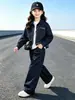 Conjunto de mezclilla estilo coreano para niñas, nueva colección otoño 2026, con una camisa de retazos a cuadros y pantalones de pierna ancha