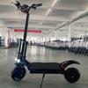 Patinete eléctrico de 11 pulgadas con doble tracción y motor de alta velocidad de 2400 W, con neumáticos todoterreno de doble tracción