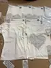 Camiseta sexy de estilo chica caliente con encaje empalmado y cuello en V de manga corta para mujer, moda de verano, top de alta gama ajustado, ins