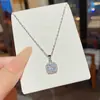 Collar con colgante de azúcar cuadrado pequeño de circonita superbrillante de estilo coreano para mujer, diseño de nicho de lujo ligero, cadena de clavícula con sentido de la moda, joyería de acero de titanio.