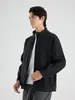 Jaqueta Soft Shell com Gola Alta para Homens Proteção ao Ar Livre Impermeável Respirável Cor Sólida Leve Tamanho Grande Veludo Fino Moda Nova Jaqueta
