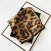 Elegante Bufanda de Seda 70% Estampado de Leopardo Transfronterizo Seda Imitación Satén Europea y Americana Versátil Bufanda Bufanda Cuadrada Bufanda de Cuello Venta al por Mayor