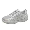 Zapatillas deportivas transpirables de malla casual versátiles de suela plana nuevas para primavera-verano 2026 para correr al aire libre para estudiantes mujeres