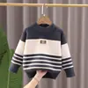 Suéter para Niños Niños, Otoño e Invierno Nuevo 2025 Estilo Coreano Prendas de Punto para Niños Pequeños, Suéter de Cuello Redondo, Capa Base de Suéter para Niños