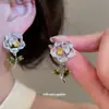 Pendientes de botón de flor hueca de circón estilo europeo y americano, Aguja de plata, Pendientes de lujo ligero de alta gama, Pendientes versátiles de moda exquisitos para mujer