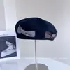Boina de Lã Decorada com Laço de Veludo Doce Estilo Japonês para Mulheres, Chapéu de Artista Versátil Retro de Inverno, Chapéu Abóbora Tendência