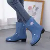 Zapatos de agua, botas de lluvia de moda, botas impermeables para mujer adulta de media pantorrilla y cortas, forradas de felpa para abrigar, botas de lluvia antideslizantes, botas de agua para cocina, zapatos de goma