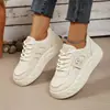 Tendencia transfronteriza patrón de ondas suela zapatos de mujer bloqueo de color superficie de cuero zapatos casuales zapatos de patineta para chicas jóvenes mayorista fuente de supermercado