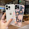 Estación independiente, funda de teléfono floral rosa suave y delicada para iPhone 17, una funda fresca y transparente, Apple 16, funda suave para mujer