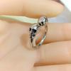 Anillo de Calavera Retro Pareja Europea y Americana Estilo Frío Anillo Retro Nicho Elegante Calle Hip-Hop Moderno Joyería de Mano