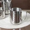 Jarra para Latte Art de Café em Aço Inoxidável com Bico Pontiagudo, Jarra Espessada para Espumar Leite com Escala, Adequada para Uso Doméstico e Comercial