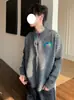 Cardigan Suéter Tricotado Bordado Cartoon Retrô Americano para Homens no Outono e Inverno Estilo Preguiçoso Solto Jaqueta Casual Versátil