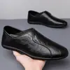 Zapatos casuales de cuero para hombre transfronterizos 2026 nuevo estilo mocasines transpirables antiolor antideslizantes resistentes al desgaste slip-on zapatos para hombre perezoso