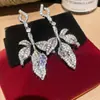 Jardín de Glicinas~Pendientes de Hilo de Vid con Hojas de Circonita Brillante, Lujo Accesible y Pendientes de Gama Alta, Pendientes de Estilo Palacio Retro para Mujer