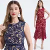 Toma Real de un Vestido de Sirena sin Mangas con Cintura Ceñida, Hueco de Encaje Soluble en Agua Tridimensional Muy Adornado, Vestido de Cintura Alta Ajustado