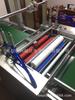 Máquina automática de laminación con eliminación automática de polvo de tablero compuesto para cubierta trasera de teléfono móvil Keyida / Máquina todo en uno automática de recubrimiento de película y eliminación de polvo de diafragma