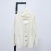 A Fábrica de Tricô Dalan Source produz cardigans de tricô de primavera femininos com tranças e vazados.. Veja amostras e fotos