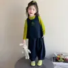Conjunto de chaleco de mezclilla para niñas, nueva colección primavera/otoño 2026, elegante y moderno, lindo y casual, atuendo de tres piezas para niñas pequeñas