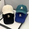 Gorra de pana con letra R para pareja, gorra de béisbol para hombre y mujer, gorra coreana de moda para cabeza grande, todo para combinar, otoño e invierno, venta al por mayor
