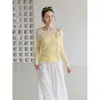 Camiseta feminina de manga longa ombro a ombro com estampa floral amarela cremosa e alças com gravata borboleta, novo estilo outono, top com design que acintura