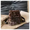 Nova Mochila Escolar, Mochila de Pelúcia com Estampa de Leopardo da Nova Escola, Bolsa de Pelúcia Portátil Versátil de Nicho, Moda de Alta Qualidade