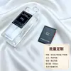 Etiquetas Metálicas con Logo para Tapas de Botellas de Perfume, Placas de Nombre Personalizadas Doradas Cepilladas, Producción en Masa de Etiquetas para Envases de Productos de Cuidado de la Piel