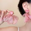 Brincos de borla com flores coloridas super etéreos, brincos stud e argolas doces de nicho de alta qualidade, brincos exagerados estilo férias