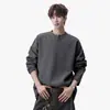 Camiseta casual americana de manga larga con cuello en V para hombre, prenda básica holgada y sencilla con una sensación relajada y minimalista de sudadera sin capucha.