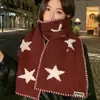Cachecol de tricô estiloso com padrão de estrelas para mulheres, estilo coreano de inverno, vibe de rua, aquecedor de pescoço, versátil e moderno com bordas franjadas