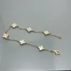 Pulsera Vanjia de Mini Flor de Seis Hojas y Trébol de Cuatro Hojas para Mujer, Versión Alta, Completamente Diamantada, Pulsera de Verano, Nicho de Gama Alta, Ins